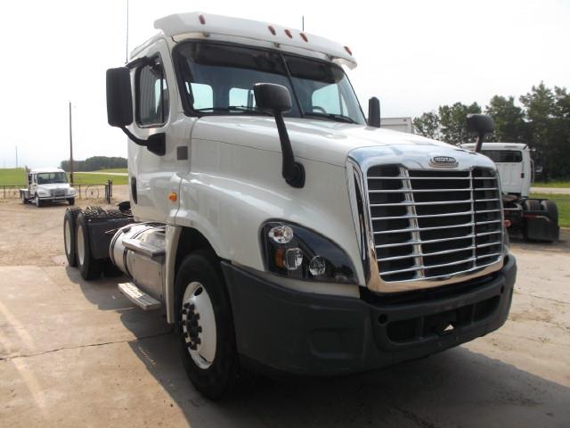 Image #1 (2016 FREIGHTLINER CASCADIA T/A 5TH WHEEL TRUCK)